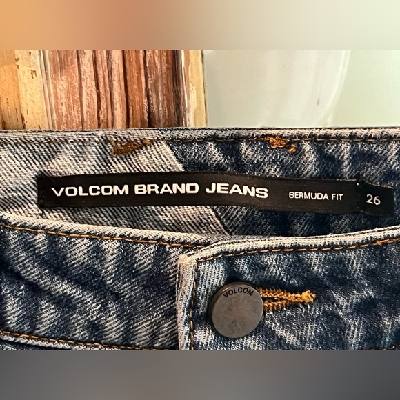 Volcom Bermuda Womens Size 26 Distressed Blue Jean Shorts NWT - Picture 4 of 5